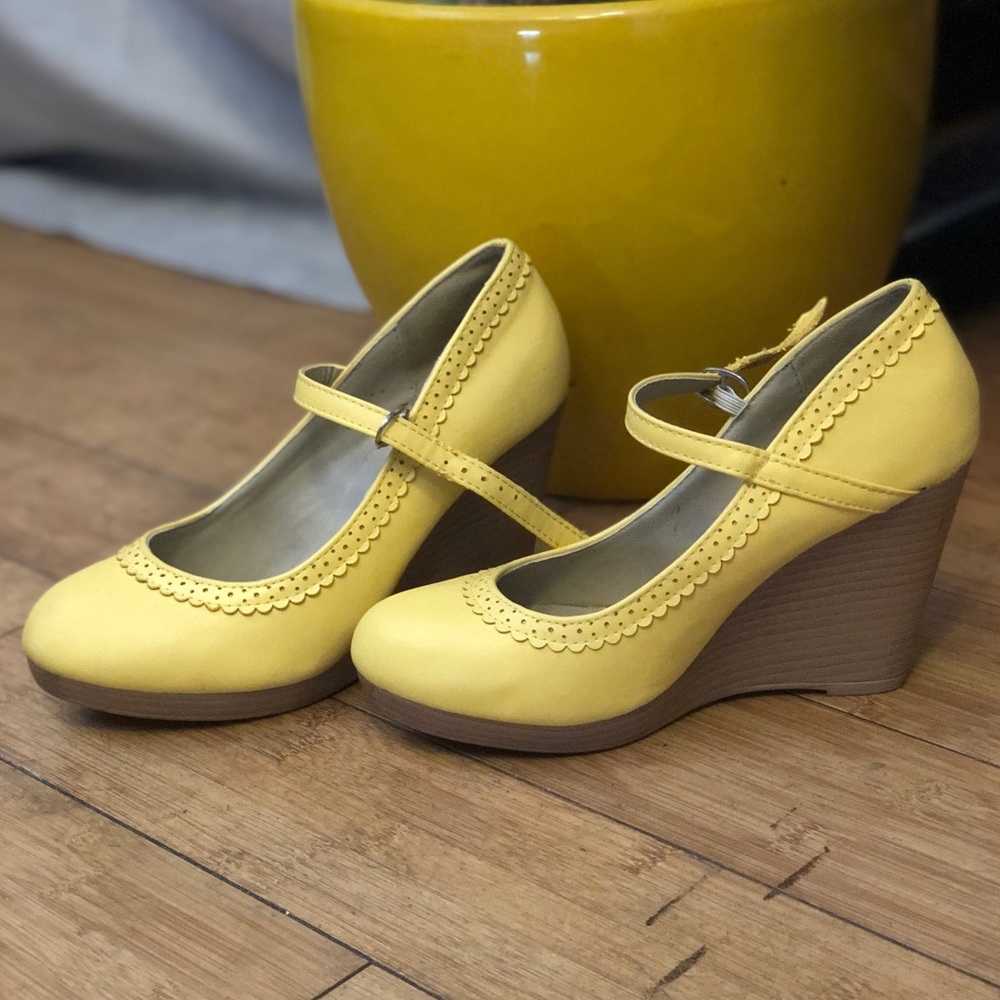 Cute yellow vintage style wedges